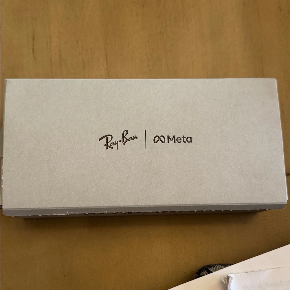 Ray-Ban Meta Headliner (Gen 2) Sunglasses with Leather Case & cloth